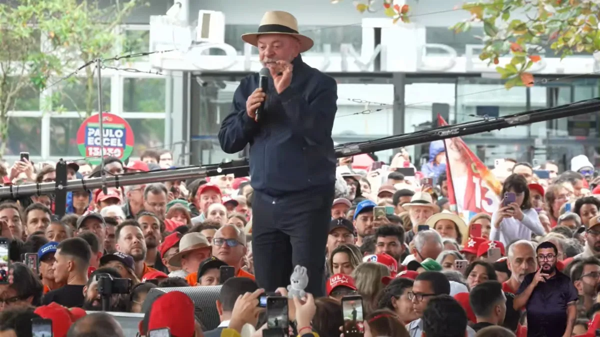 Lula afirma em Florianópolis que busca reeleição para manter Bolsonaro preso